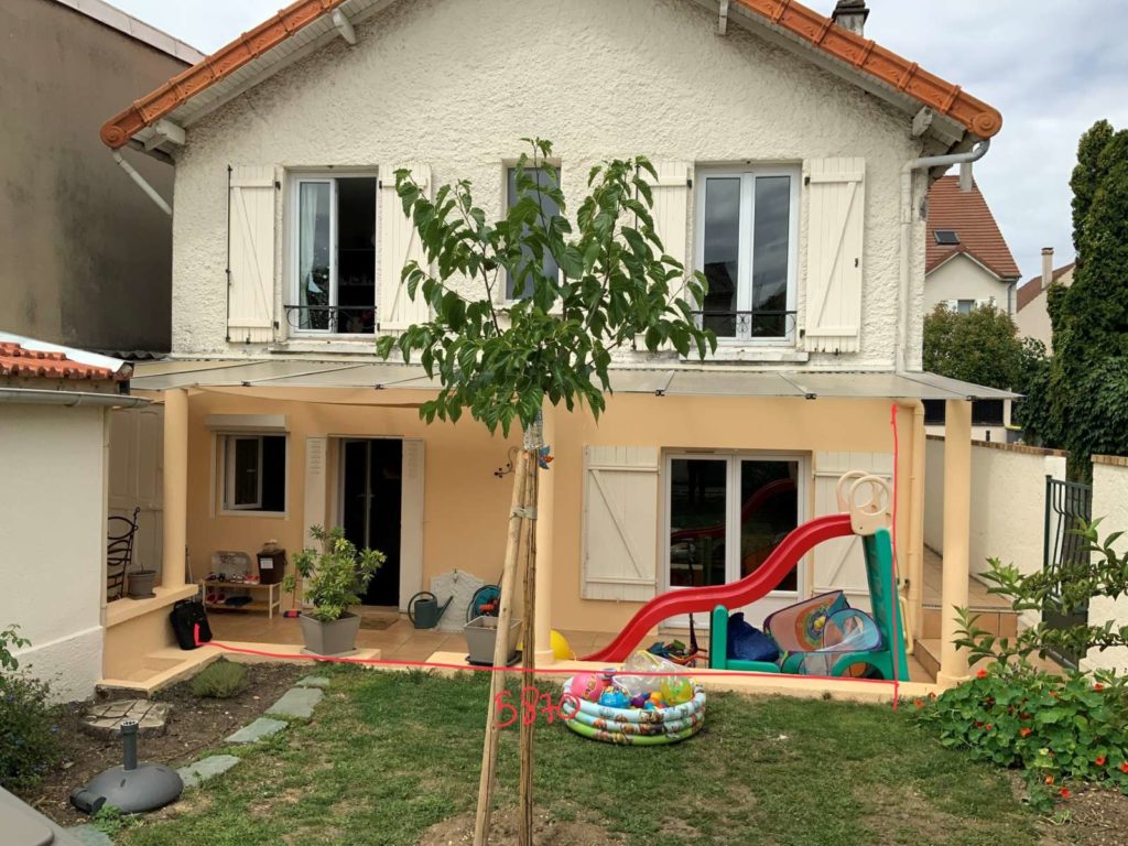 Photo avant installation d'une pergola d'angle en extérieur à Anthony