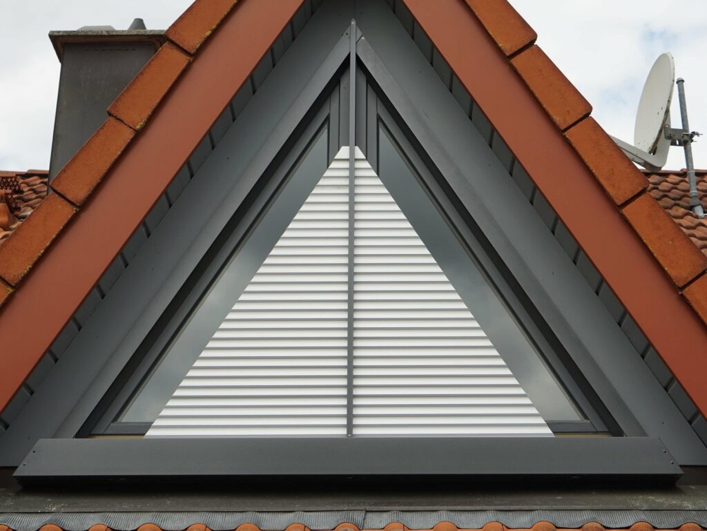 volet fenêtres triangulaires