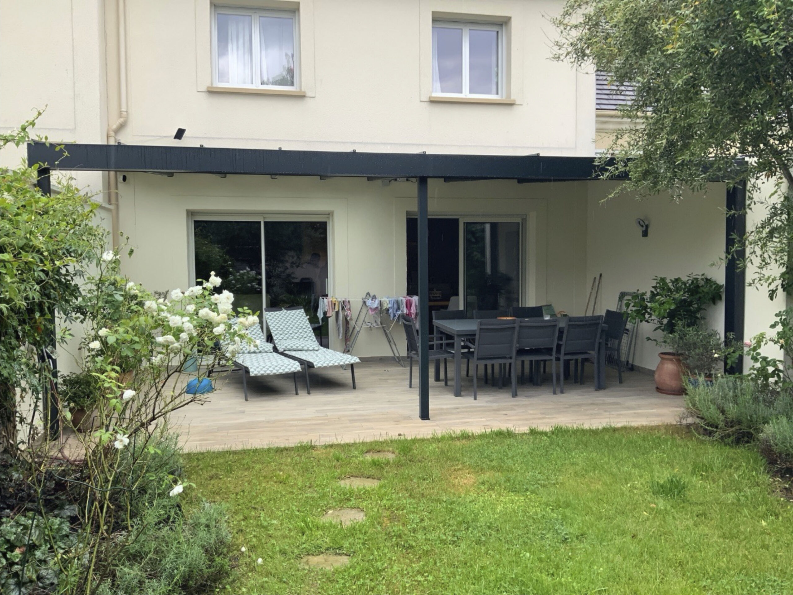 Installation d'une pergola à toiture mixte sur Antony